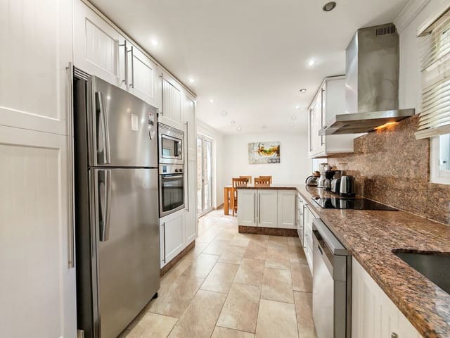4 camera da letto Villa in vendita in El Chaparral, Mijas con piscina garage - 996.000 € (Rif: 10017528)