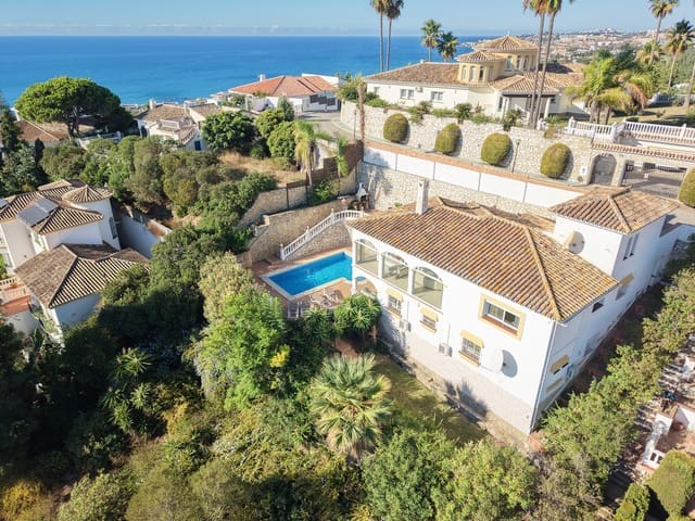4 makuuhuone Huvila myytävänä paikassa El Chaparral, Mijas mukana uima-altaan 
autotalli - 996 000 € (Ref: 10017528)