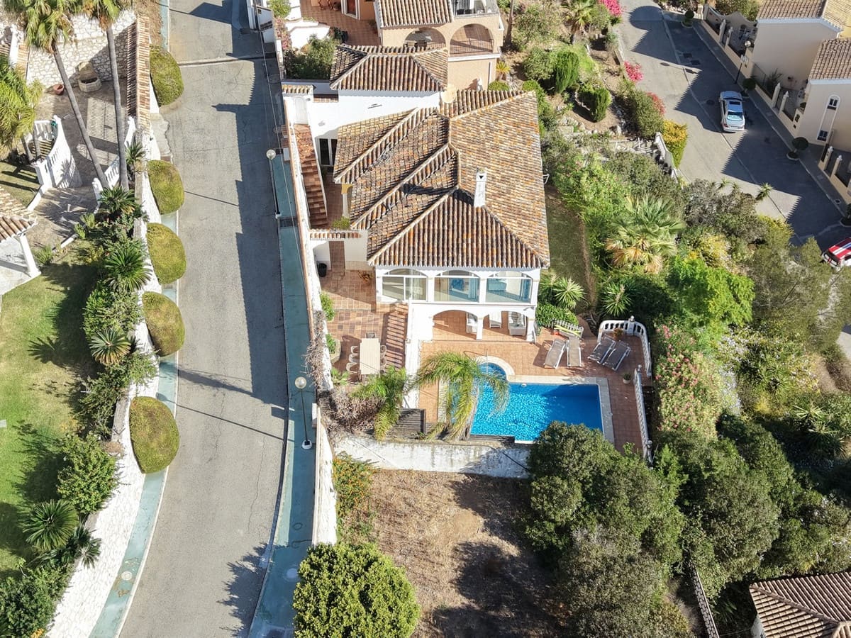 4 soveværelse Villa til salg i El Chaparral med swimmingpool garage - € 996.000 (Ref: 10017528)