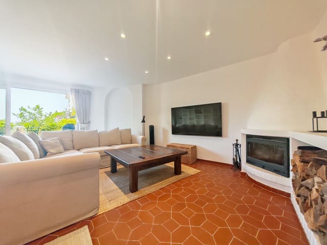 4 chambre Maison de Ville à vendre à Los Monteros, Marbella avec piscine - 620 000 € (Ref: 10025638)