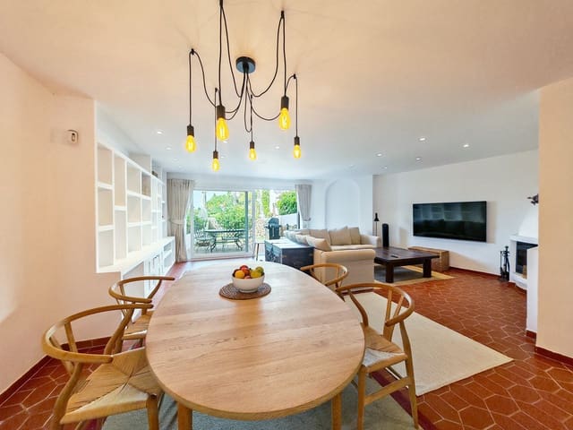 4 chambre Maison de Ville à vendre à Los Monteros, Marbella avec piscine - 620 000 € (Ref: 10025638)