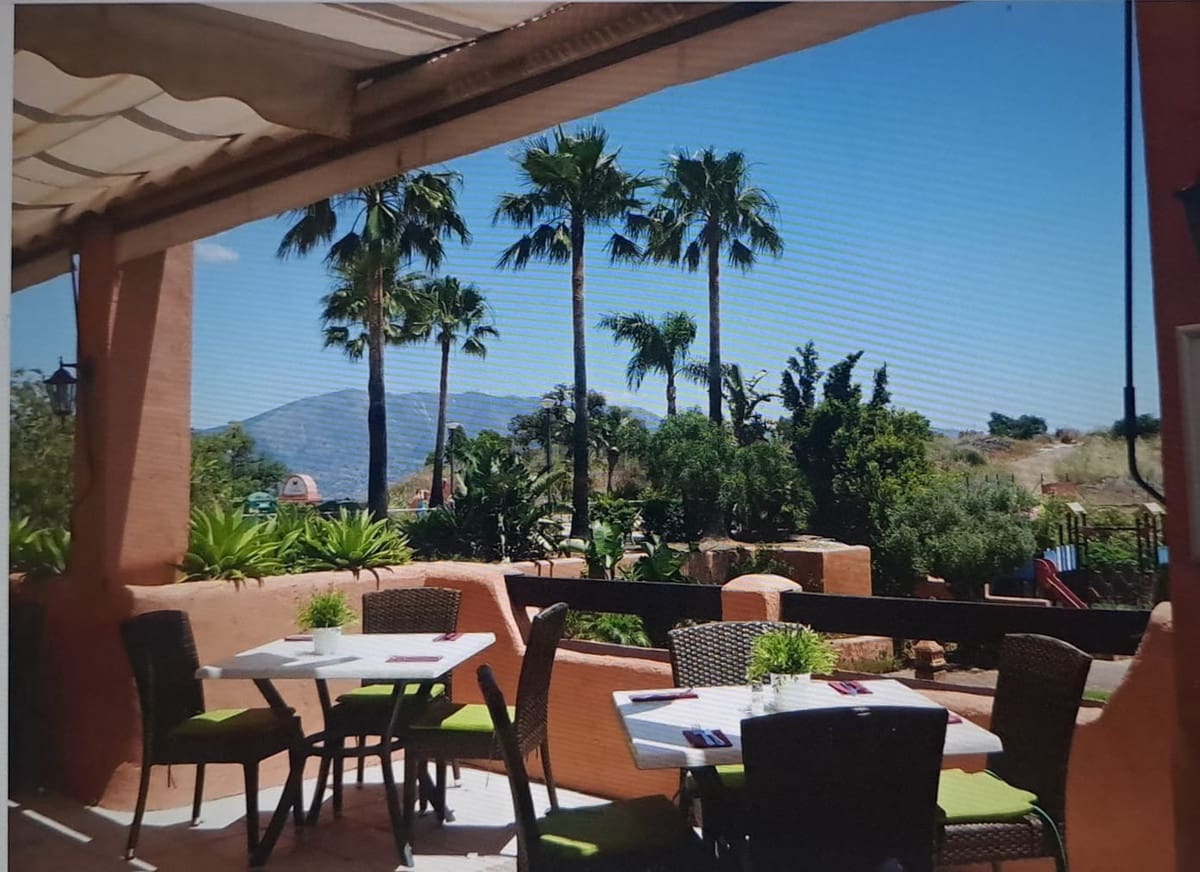 3 bedroom Apartment for sale in La Mairena with pool garage - € 568,000 (Ref: 10025639)