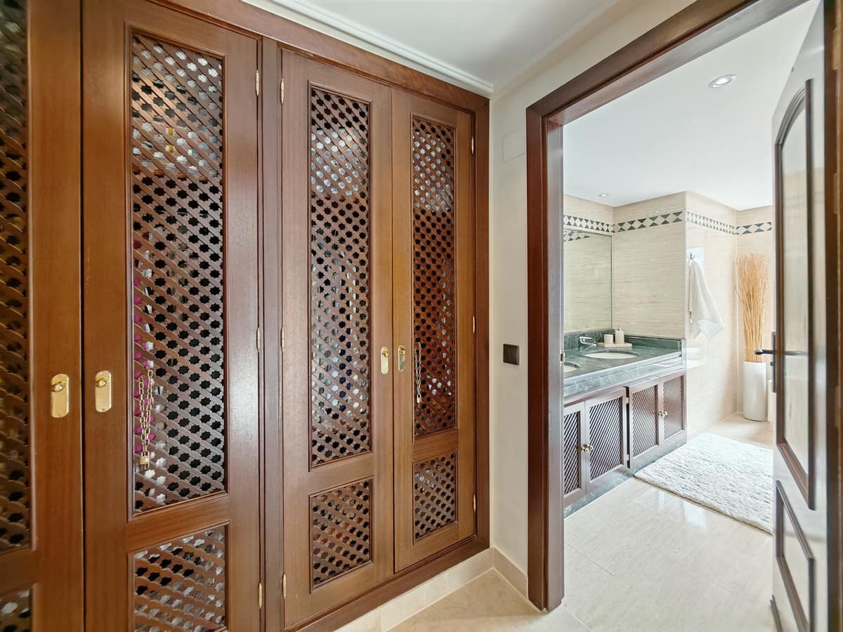 3 bedroom Apartment for sale in La Mairena with pool garage - € 568,000 (Ref: 10025639)