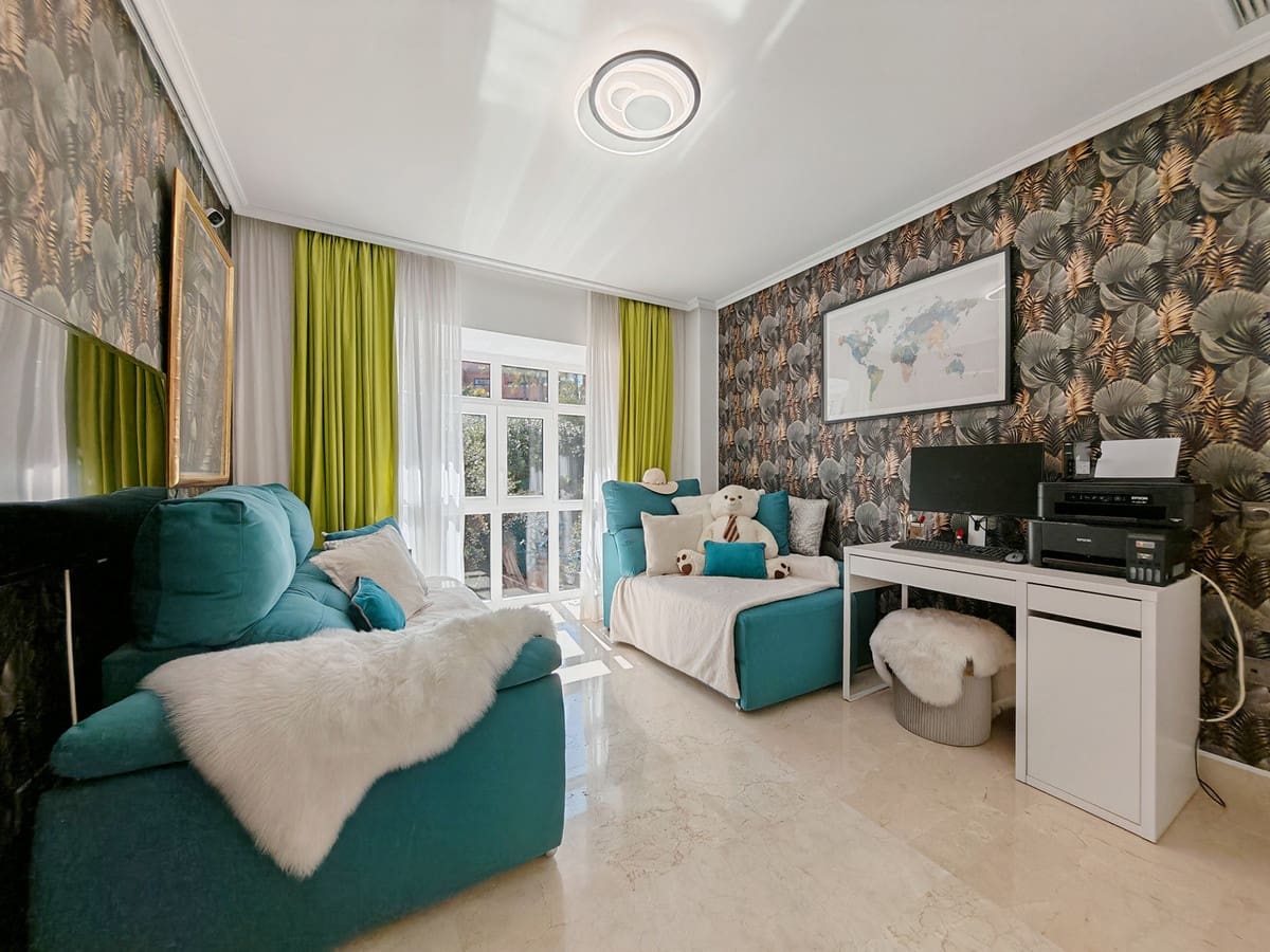3 bedroom Apartment for sale in La Mairena with pool garage - € 568,000 (Ref: 10025639)