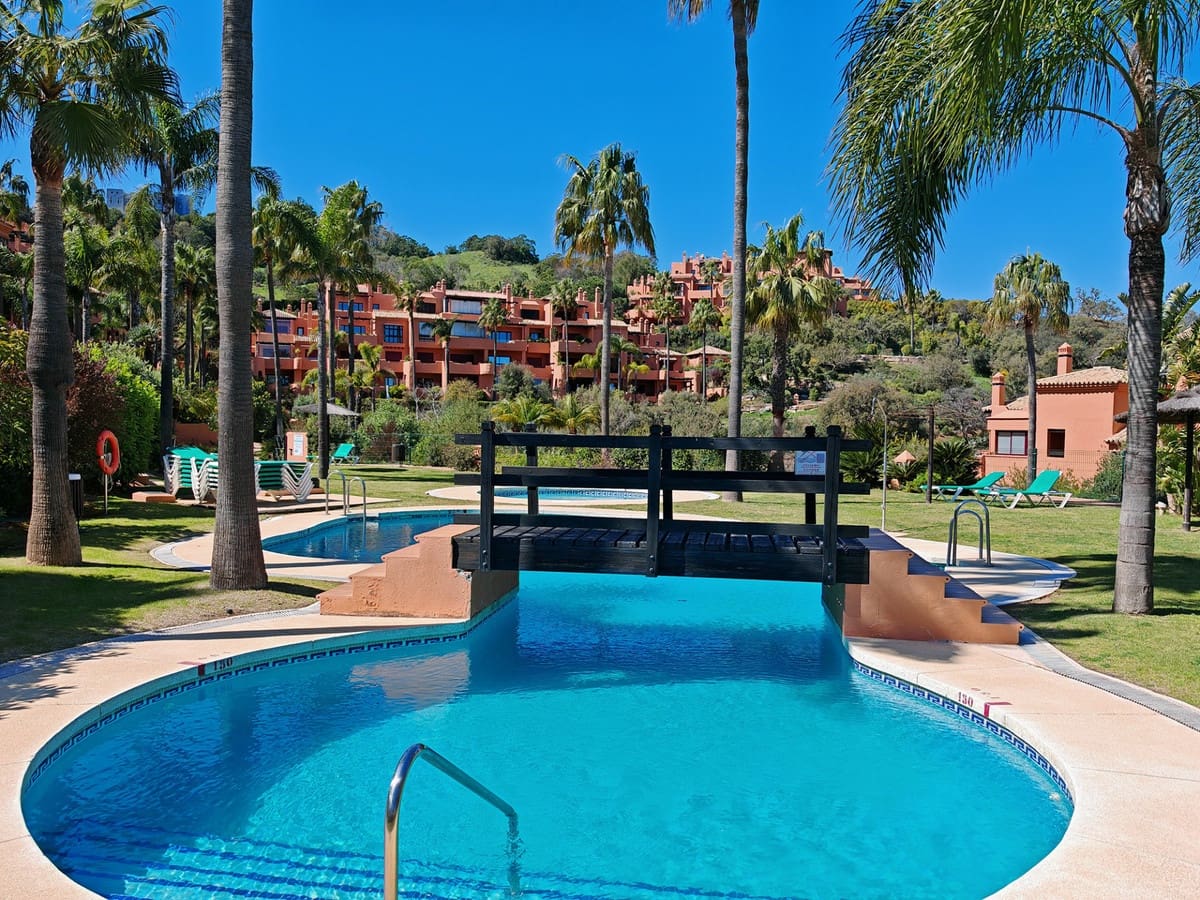 3 bedroom Apartment for sale in La Mairena with pool garage - € 568,000 (Ref: 10025639)