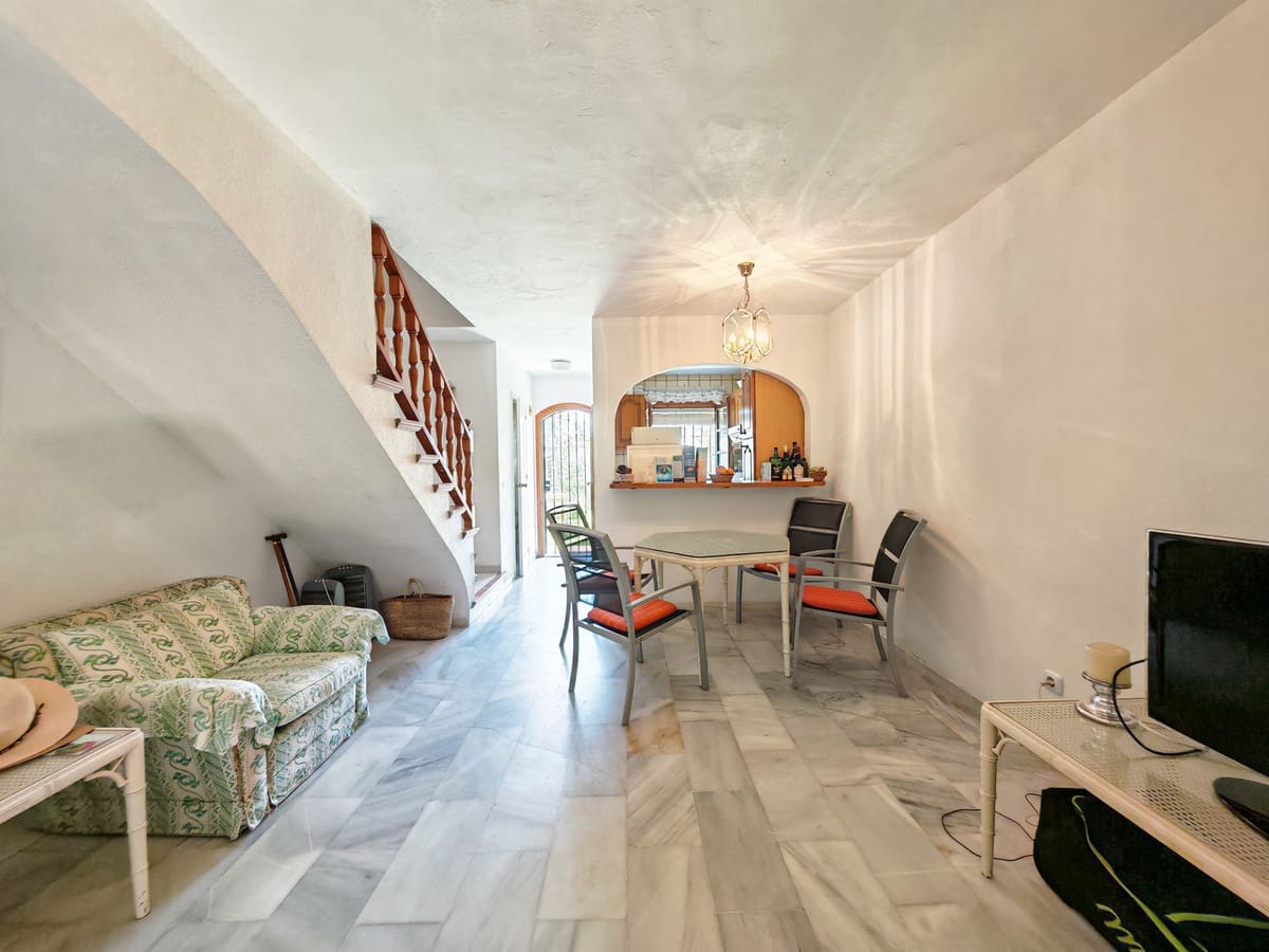 2 sypialnia Dom na sprzedaż w Elviria z basenem - 315 000 € (Ref: 10026173)