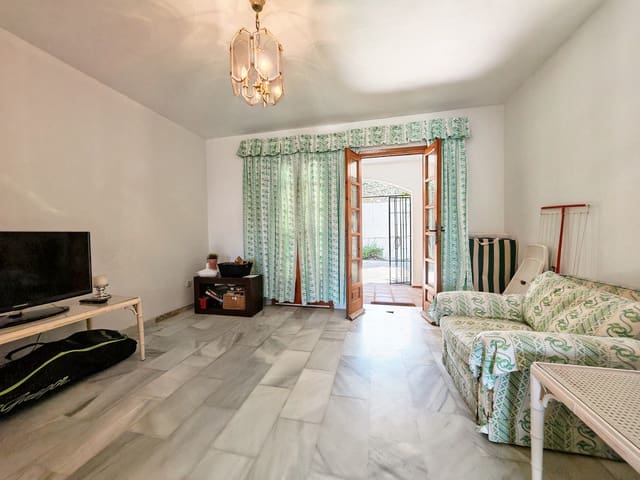 2 sypialnia Dom na sprzedaż w Elviria, Marbella z basenem - 315 000 € (Ref: 10026173)