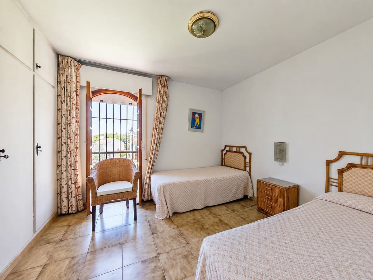 2 sypialnia Dom na sprzedaż w Elviria z basenem - 315 000 € (Ref: 10026173)