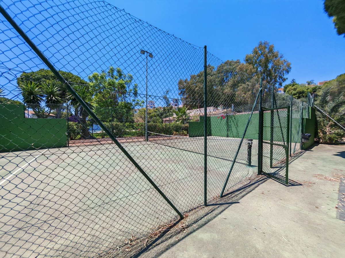 2 sypialnia Dom na sprzedaż w Elviria z basenem - 315 000 € (Ref: 10026173)