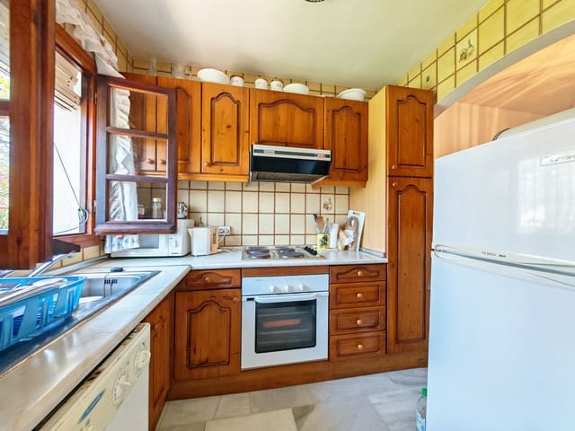 2 sypialnia Dom na sprzedaż w Elviria, Marbella z basenem - 315 000 € (Ref: 10026173)