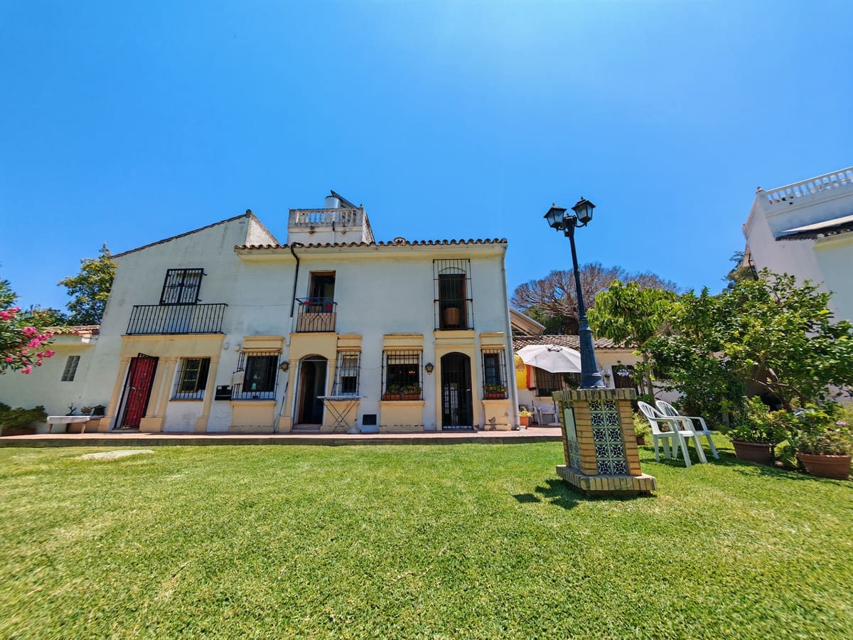 2 sypialnia Dom na sprzedaż w Elviria z basenem - 315 000 € (Ref: 10026173)