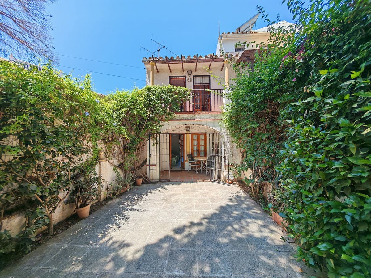 2 sypialnia Dom na sprzedaż w Elviria z basenem - 315 000 € (Ref: 10026173)