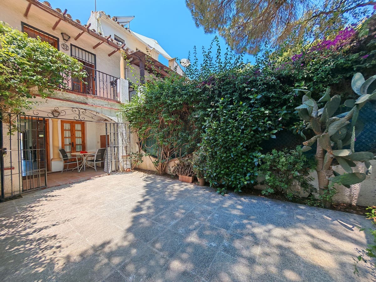 2 sypialnia Dom na sprzedaż w Elviria z basenem - 315 000 € (Ref: 10026173)