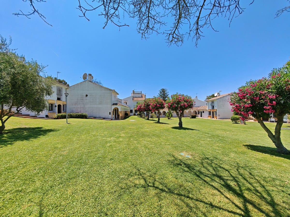 2 sypialnia Dom na sprzedaż w Elviria z basenem - 315 000 € (Ref: 10026173)