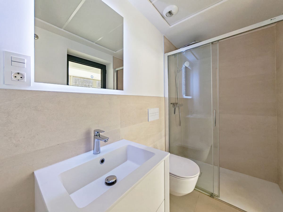 2 bedroom Apartment for sale in Fuengirola with pool garage - € 748,000 (Ref: 10043029)