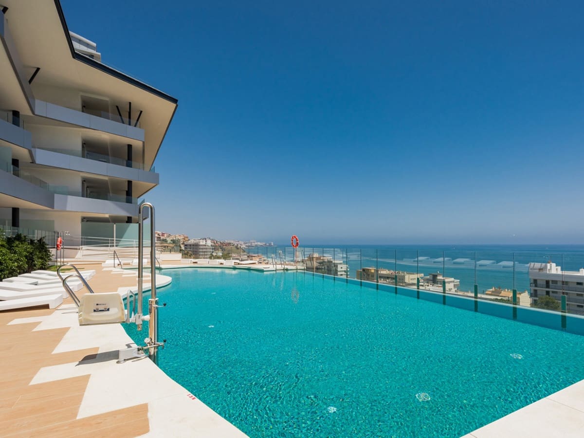 2 bedroom Apartment for sale in Fuengirola with pool garage - € 748,000 (Ref: 10043029)