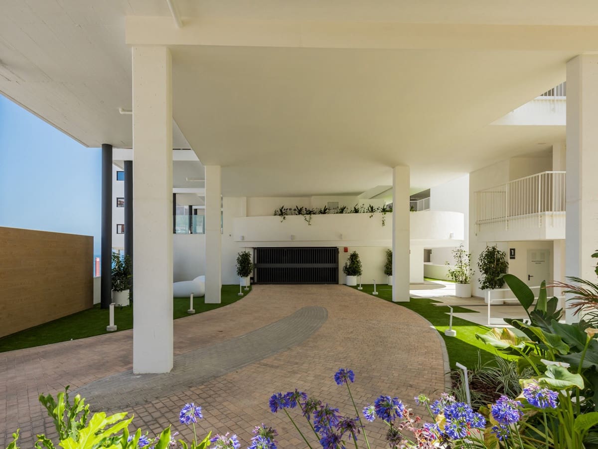 2 bedroom Apartment for sale in Fuengirola with pool garage - € 748,000 (Ref: 10043029)