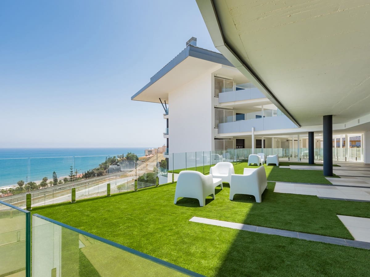 2 bedroom Apartment for sale in Fuengirola with pool garage - € 748,000 (Ref: 10043029)
