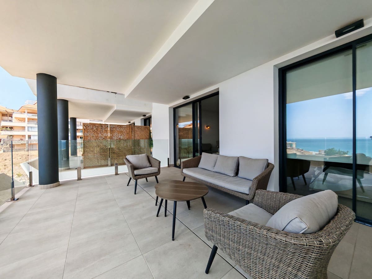 2 bedroom Apartment for sale in Fuengirola with pool garage - € 748,000 (Ref: 10043029)