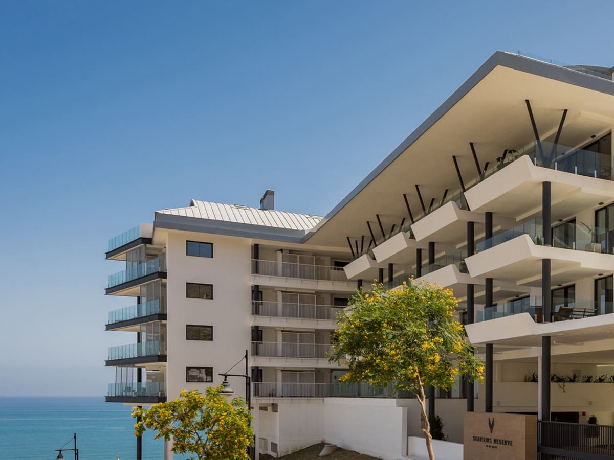 2 bedroom Apartment for sale in Fuengirola with pool garage - € 748,000 (Ref: 10043029)