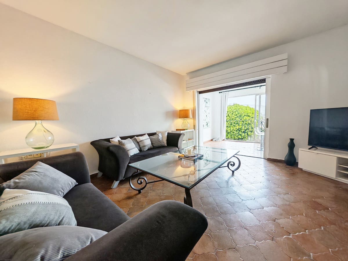 1 sovrum Lägenhet till salu i Puerto Banus - 656 000 € (Ref: 10047331)