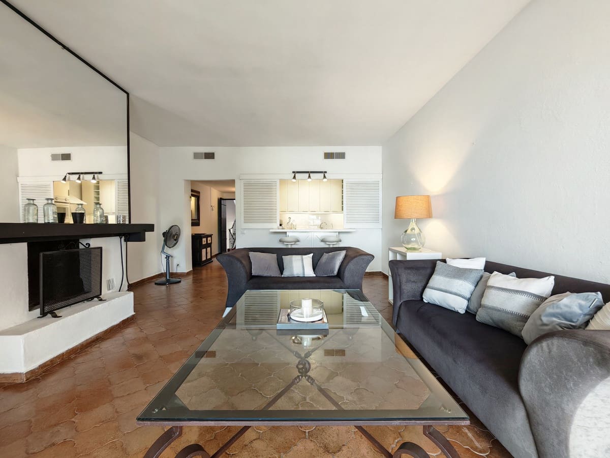 1 sovrum Lägenhet till salu i Puerto Banus - 656 000 € (Ref: 10047331)