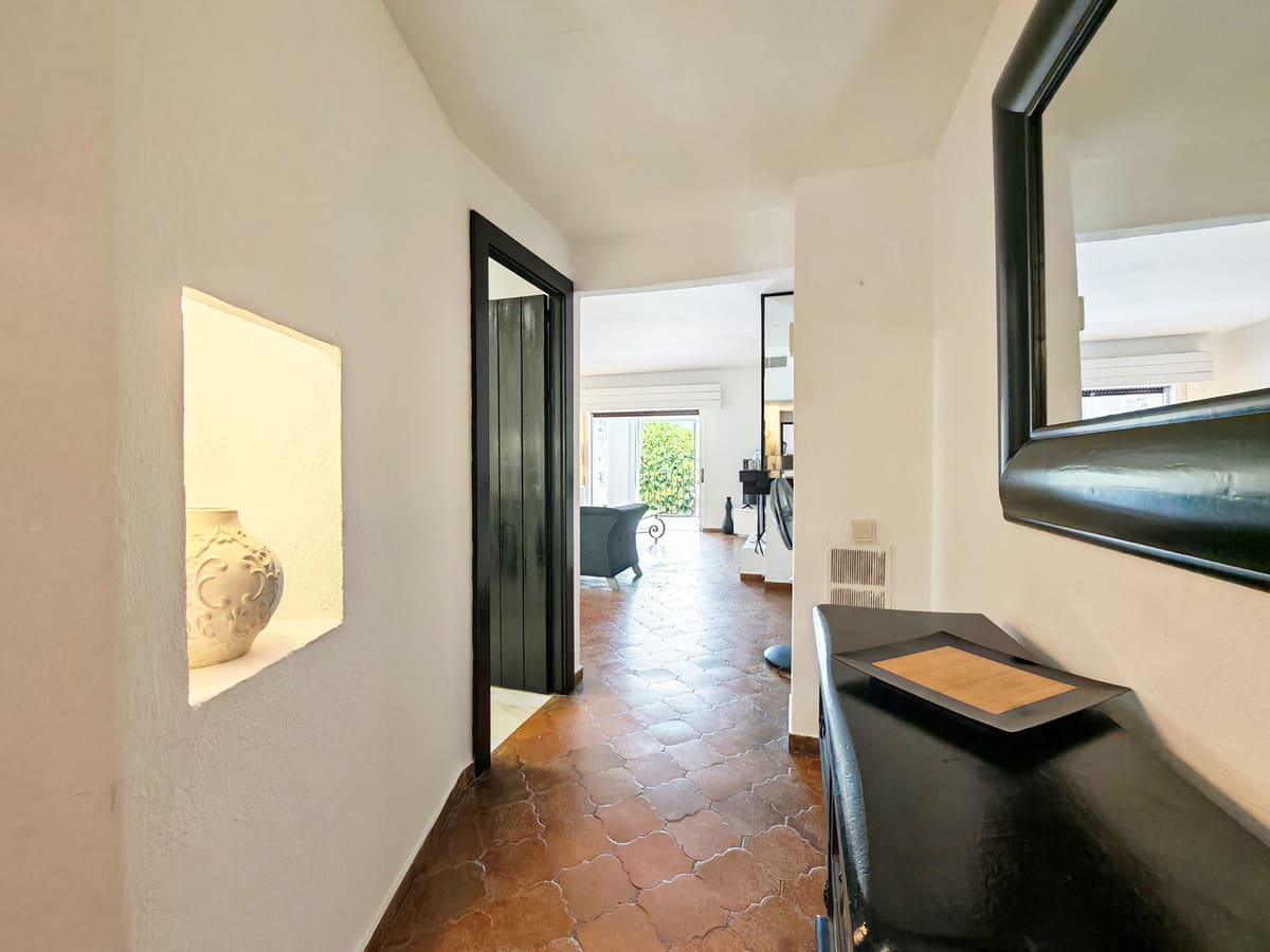 1 sovrum Lägenhet till salu i Puerto Banus - 656 000 € (Ref: 10047331)