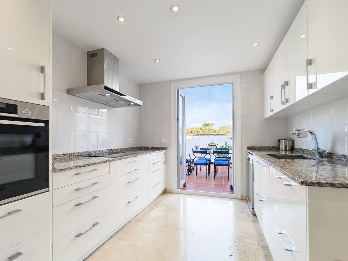 3 soverom Leilighet til salgs i Carib Playa med svømmebasseng garasje - € 795 000 (Ref: 10049284)
