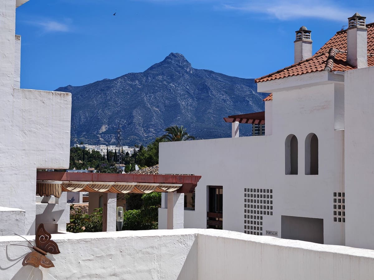 Apartamento de 2 habitaciones en Nueva Andalucia en venta con piscina garaje - 475.000 € (Ref: 10055291)