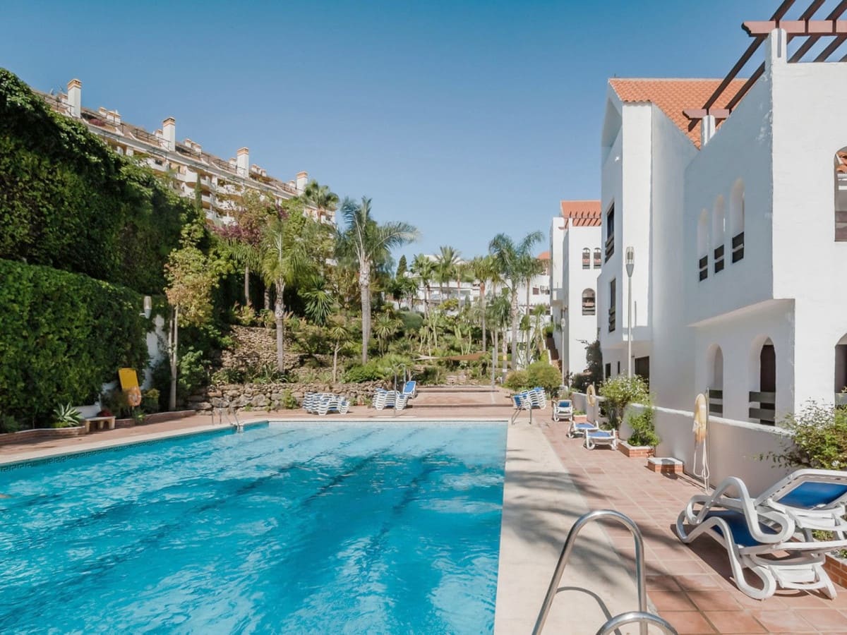 Apartamento de 2 habitaciones en Nueva Andalucia en venta con piscina garaje - 475.000 € (Ref: 10055291)
