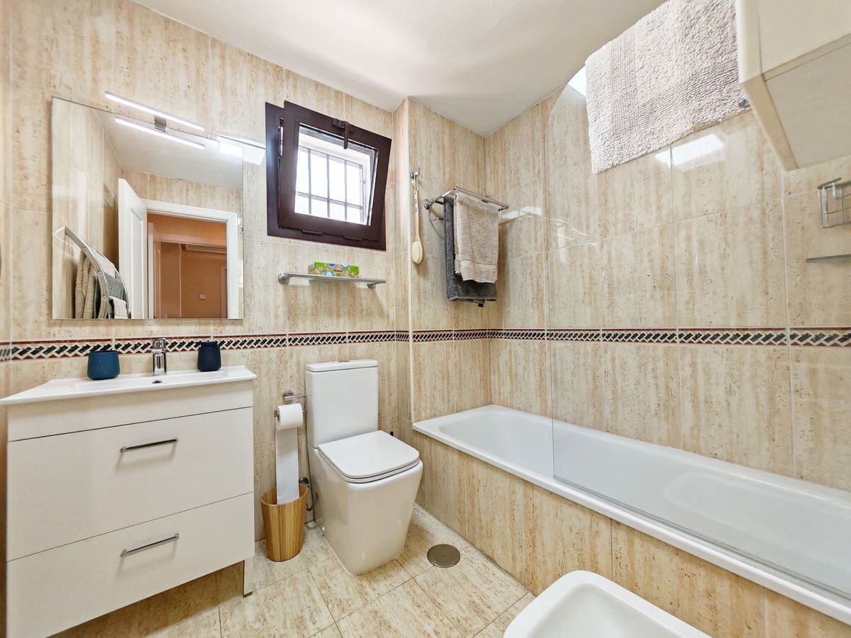 Apartamento de 2 habitaciones en Nueva Andalucia en venta con piscina garaje - 475.000 € (Ref: 10055291)