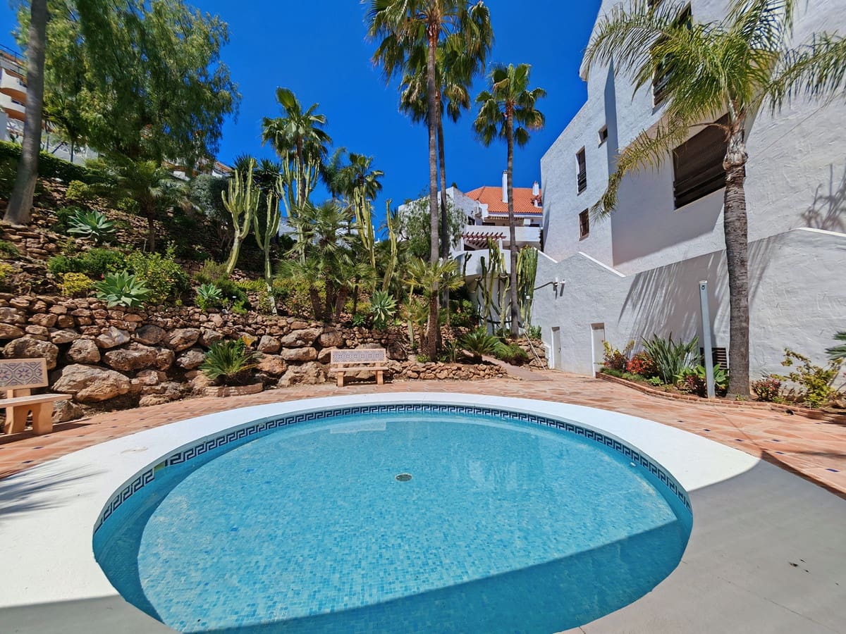 Apartamento de 2 habitaciones en Nueva Andalucia en venta con piscina garaje - 475.000 € (Ref: 10055291)