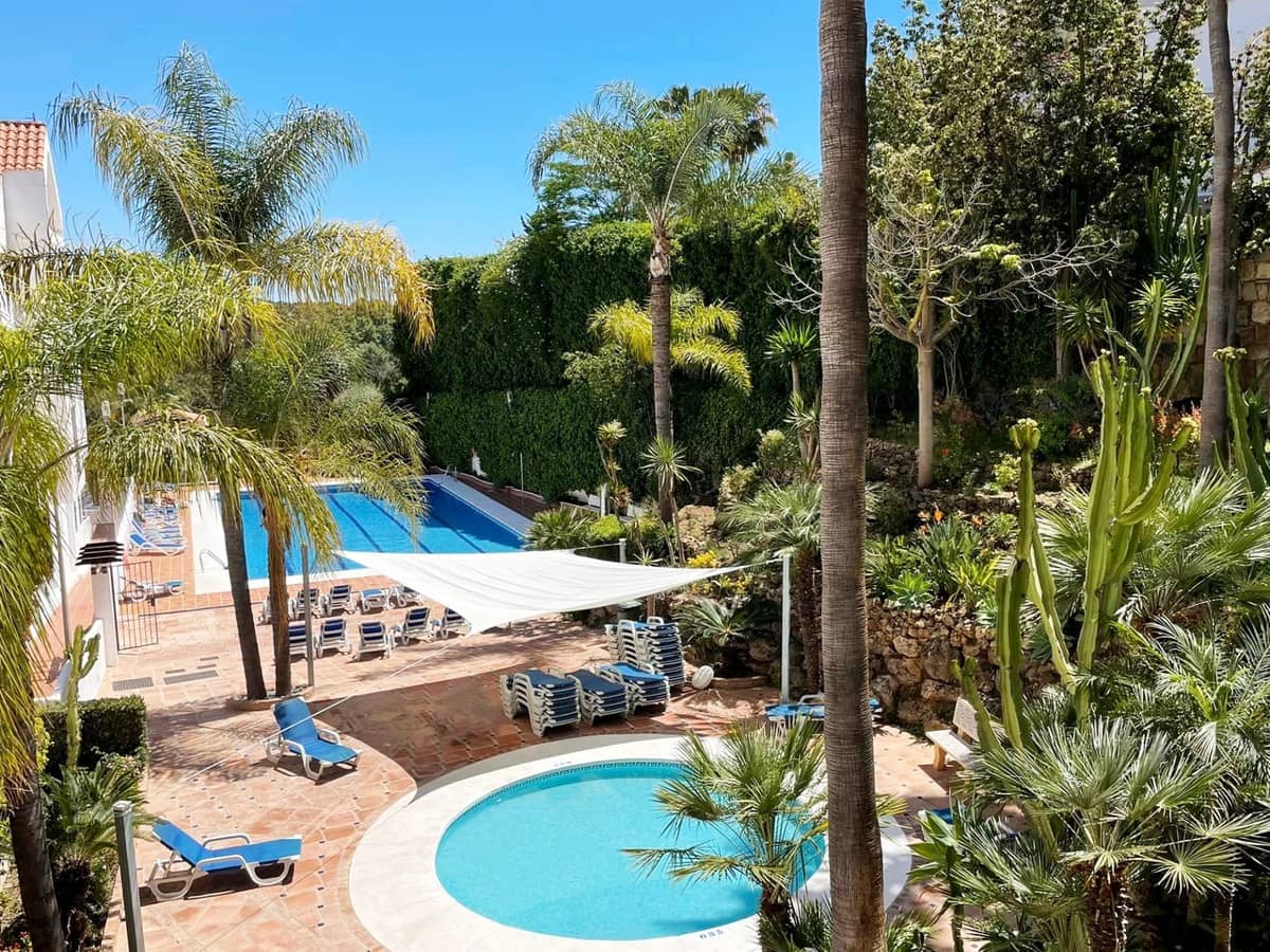 Apartamento de 2 habitaciones en Nueva Andalucia en venta con piscina garaje - 475.000 € (Ref: 10055291)