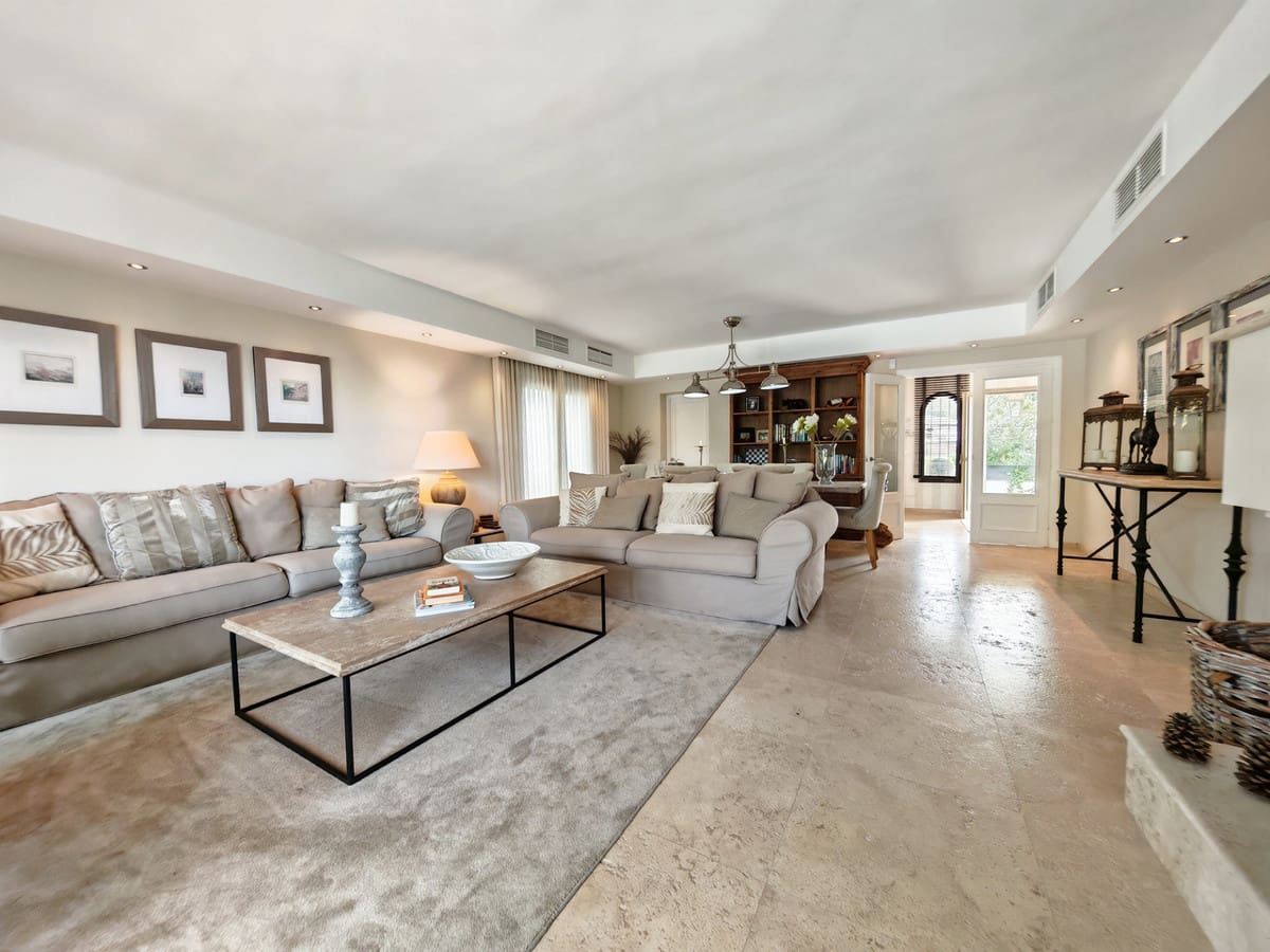 3 sovrum Villa till salu i El Chaparral med pool garage - 1 600 000 € (Ref: 10078151)