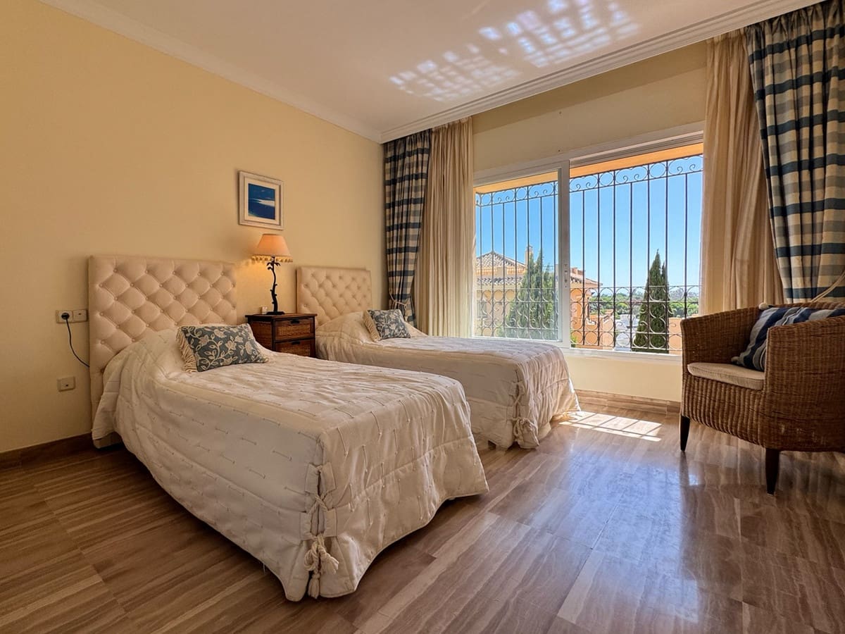 3 soverom Leilighet til salgs i Elviria med svømmebasseng garasje - € 825 000 (Ref: 10089548)