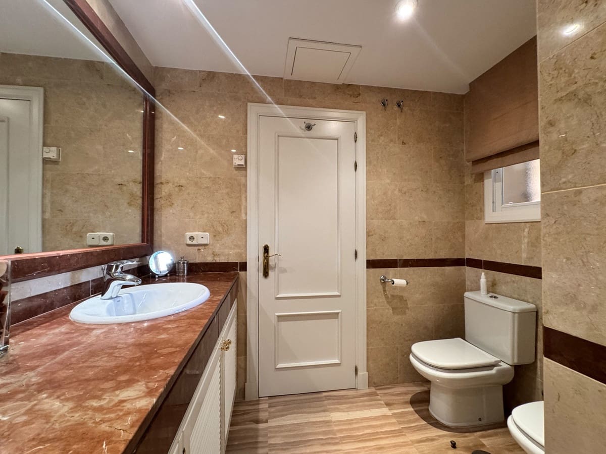 3 soverom Leilighet til salgs i Elviria med svømmebasseng garasje - € 825 000 (Ref: 10089548)