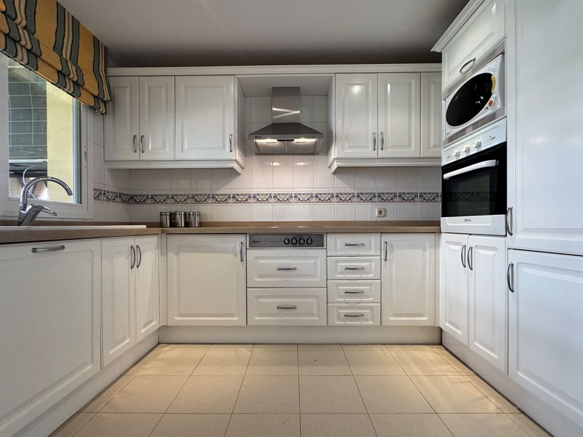3 soverom Leilighet til salgs i Elviria med svømmebasseng garasje - € 825 000 (Ref: 10089548)