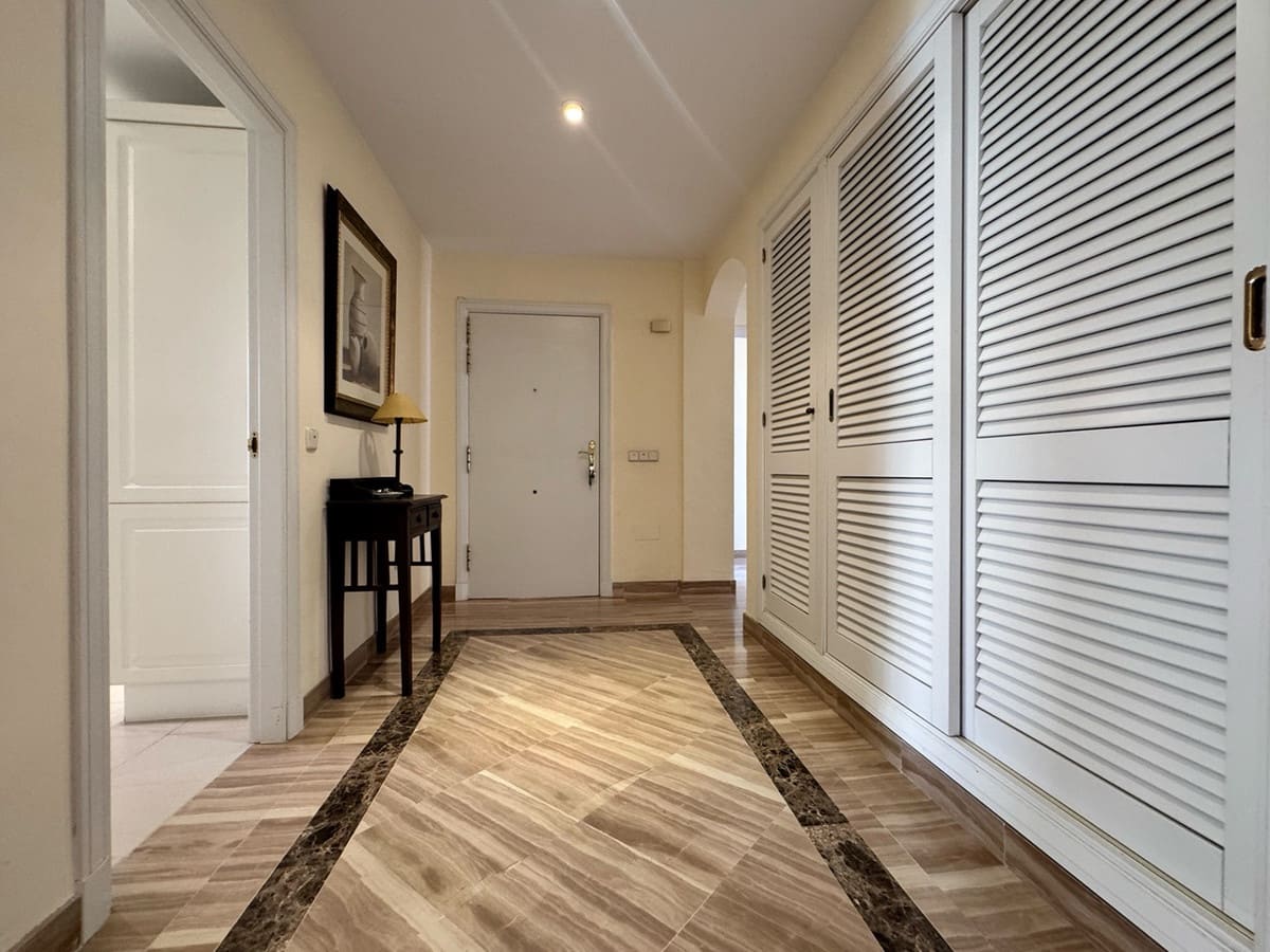 3 soverom Leilighet til salgs i Elviria med svømmebasseng garasje - € 825 000 (Ref: 10089548)