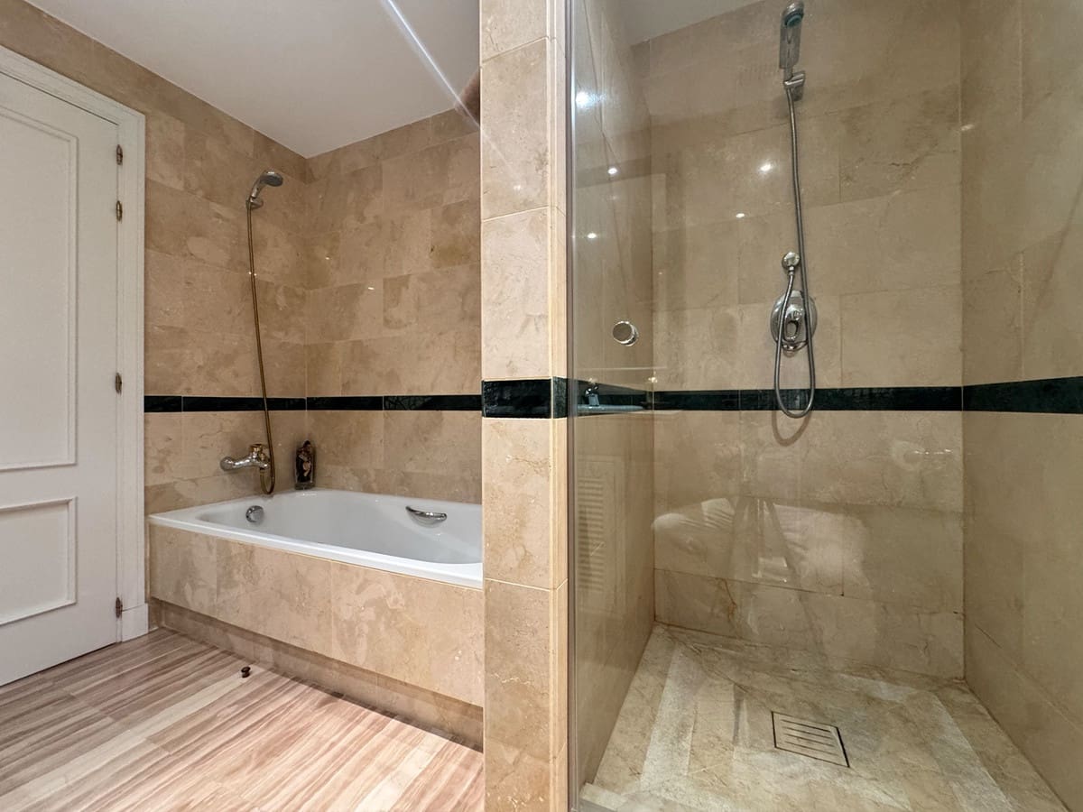 3 soverom Leilighet til salgs i Elviria med svømmebasseng garasje - € 825 000 (Ref: 10089548)