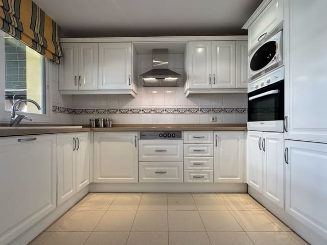 3 soverom Leilighet til salgs i Elviria, Marbella med svømmebasseng garasje - € 825 000 (Ref: 10089548)