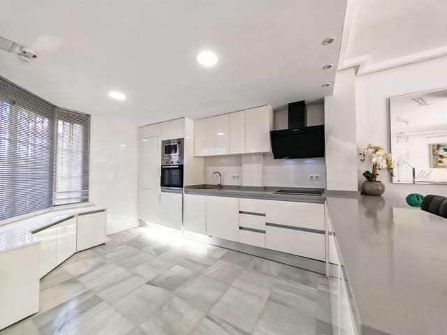 4 Zimmer Haus zu verkaufen in Cabopino, Marbella mit Pool - 675.000 € (Ref: 10115666)
