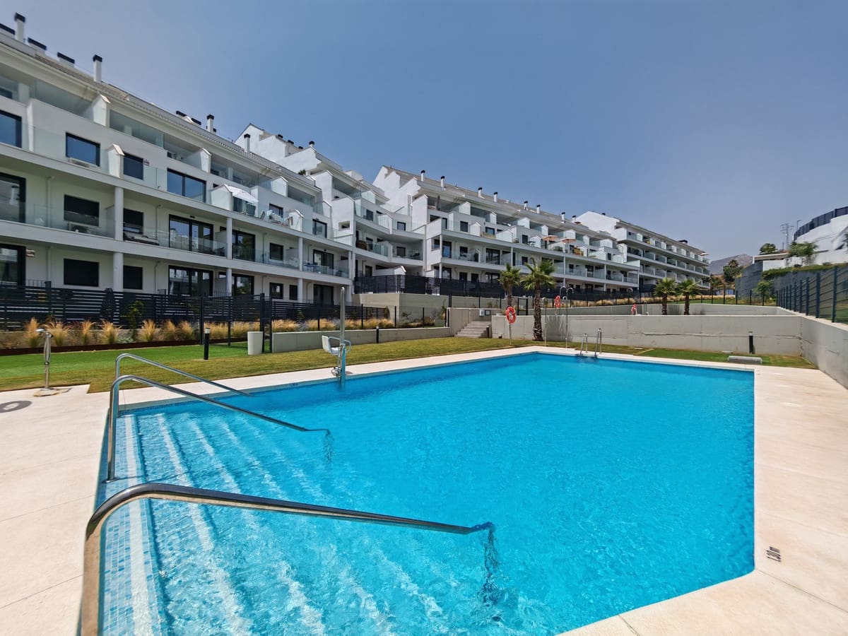 2 soverom Leilighet til salgs i Fuengirola med svømmebasseng garasje - € 440 000 (Ref: 10119935)