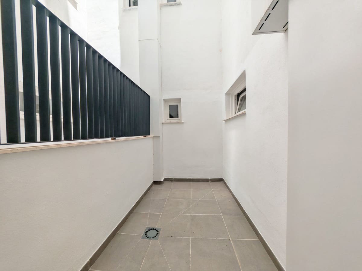 2 soverom Leilighet til salgs i Fuengirola med svømmebasseng garasje - € 440 000 (Ref: 10119935)