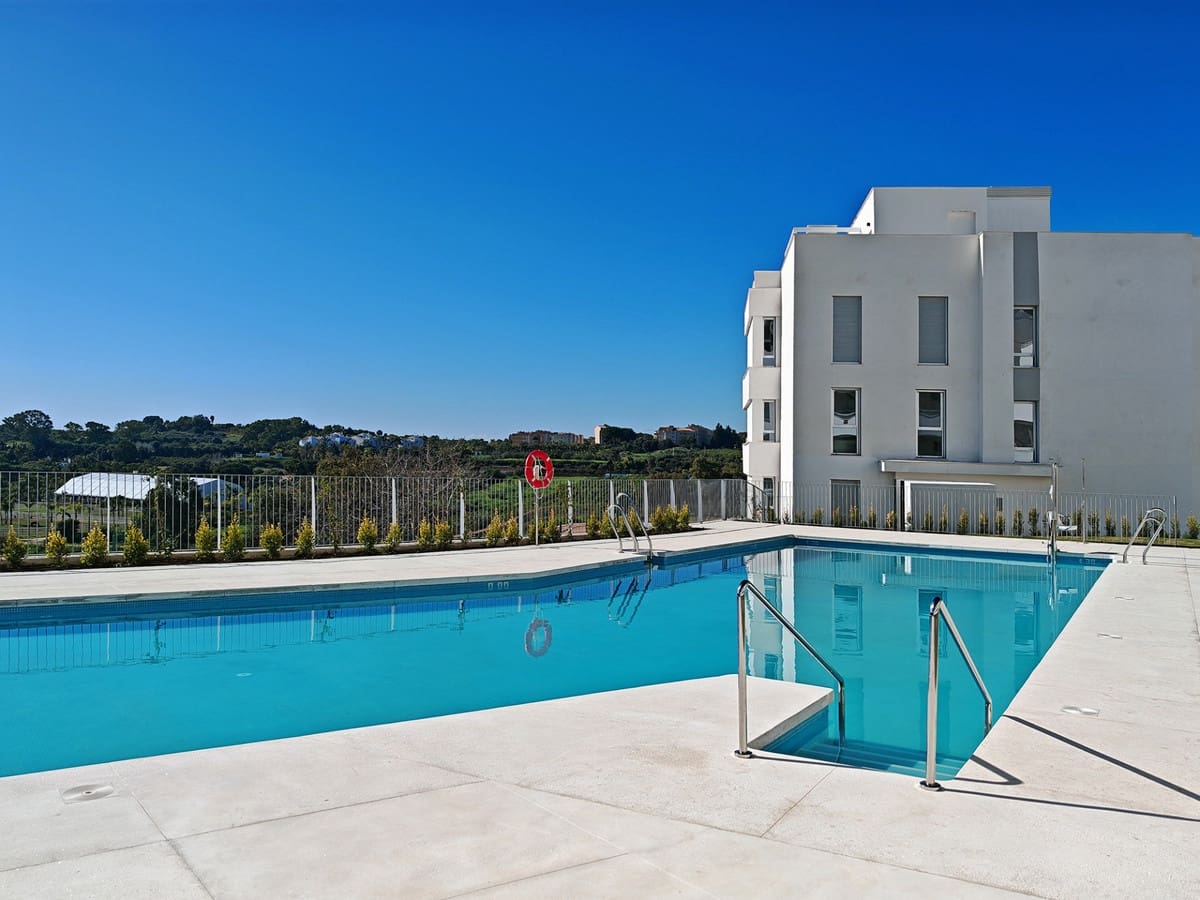 2 soveværelse Lejlighed til leje i Estepona med swimmingpool garage - € 2.900 (Ref: 10157687)