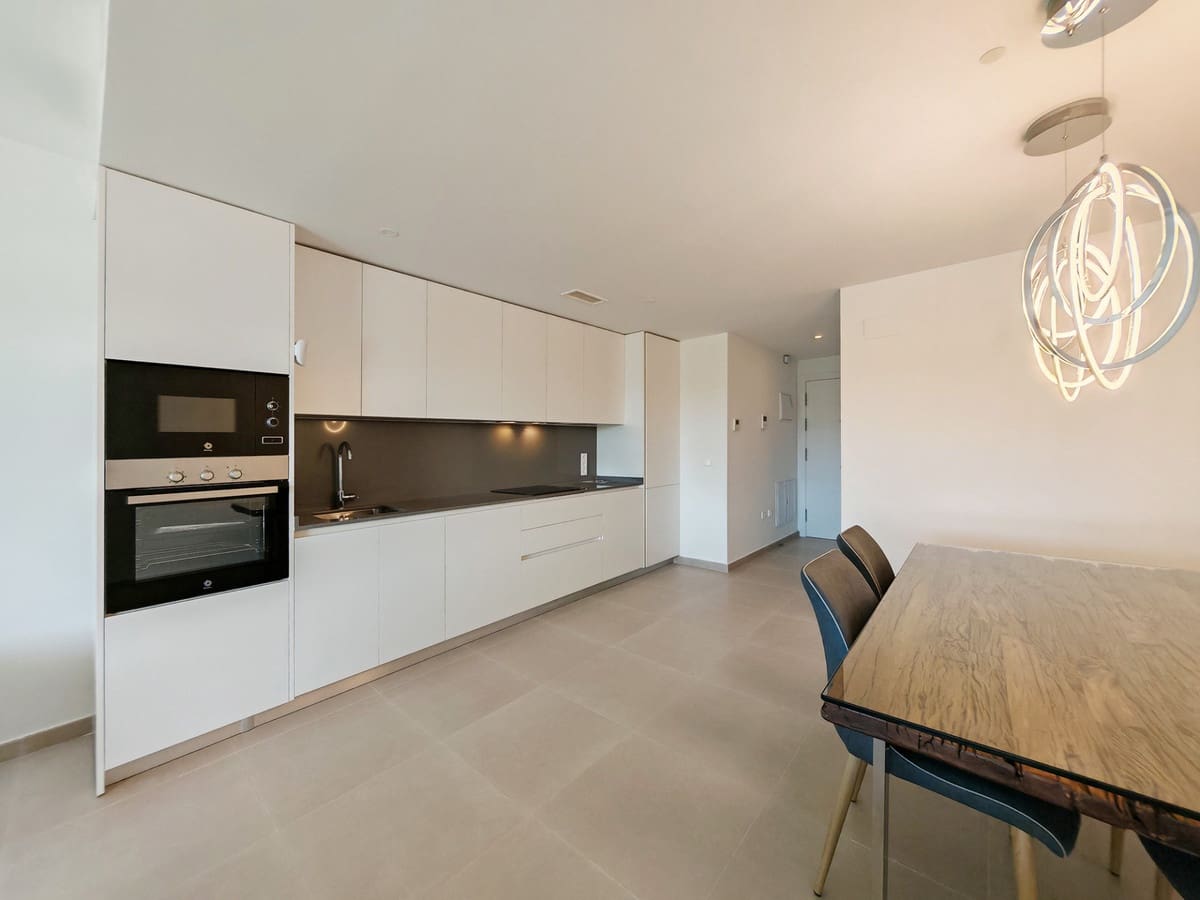 2 soveværelse Lejlighed til leje i Estepona med swimmingpool garage - € 2.900 (Ref: 10157687)