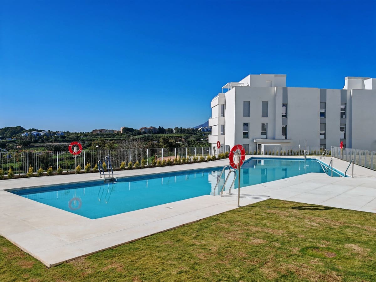 2 soveværelse Lejlighed til leje i Estepona med swimmingpool garage - € 2.900 (Ref: 10157687)