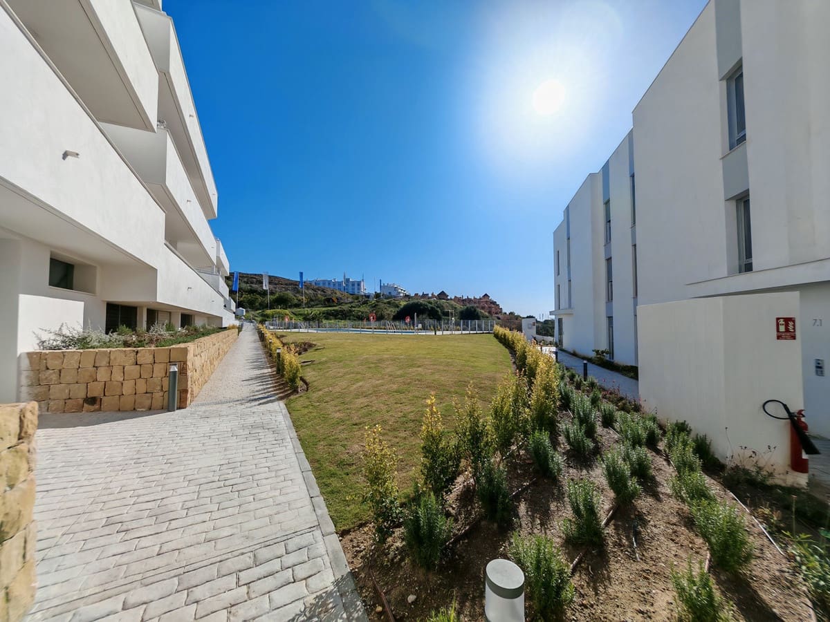 2 soveværelse Lejlighed til leje i Estepona med swimmingpool garage - € 2.900 (Ref: 10157687)