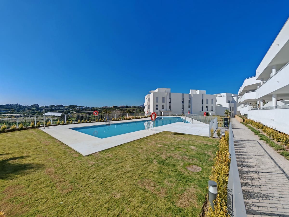 2 soveværelse Lejlighed til leje i Estepona med swimmingpool garage - € 2.900 (Ref: 10157687)
