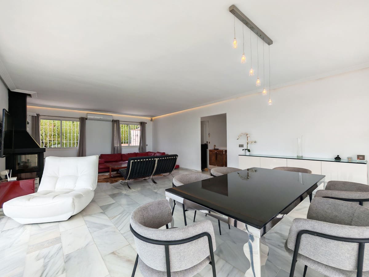 4 soverom Villa til salgs i Riviera del Sol med svømmebasseng garasje - € 1 345 000 (Ref: 10159564)