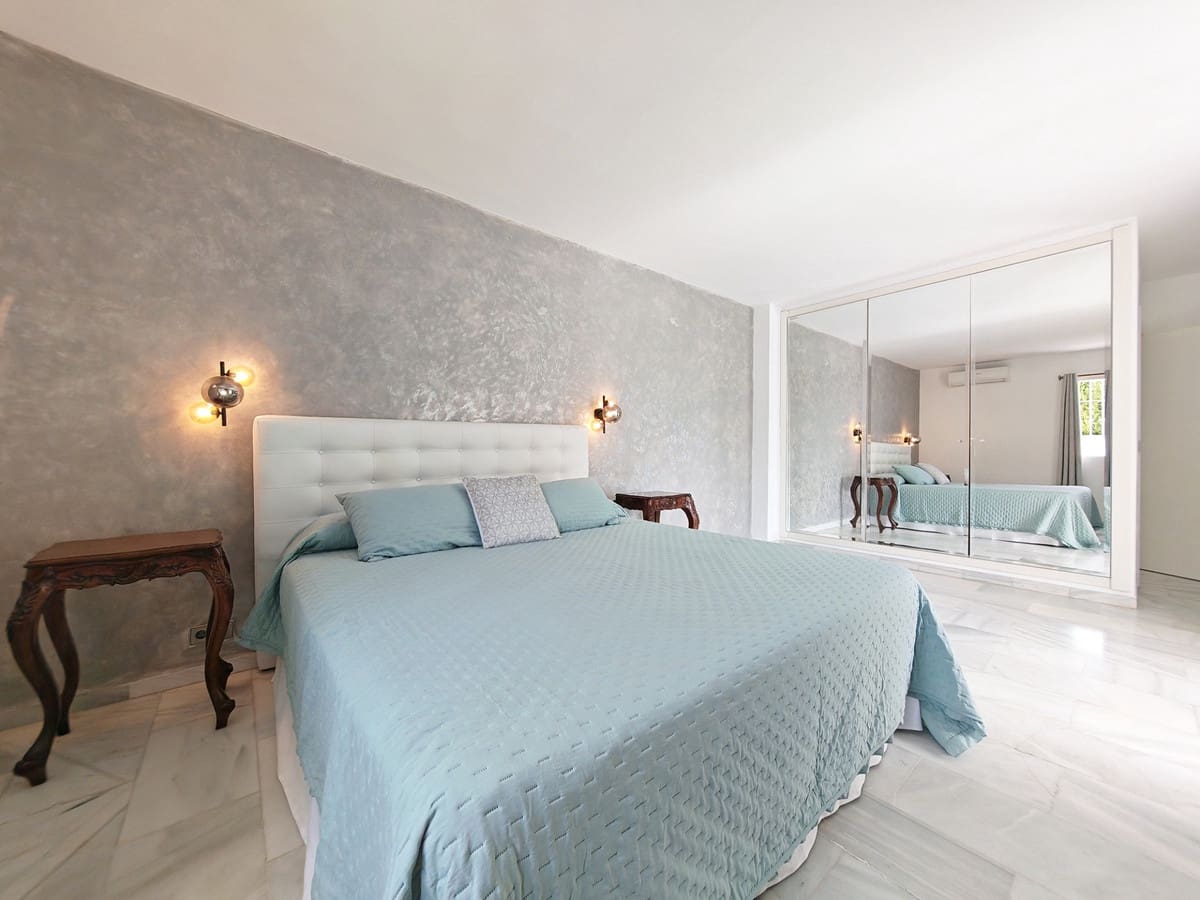 4 soverom Villa til salgs i Riviera del Sol med svømmebasseng garasje - € 1 345 000 (Ref: 10159564)